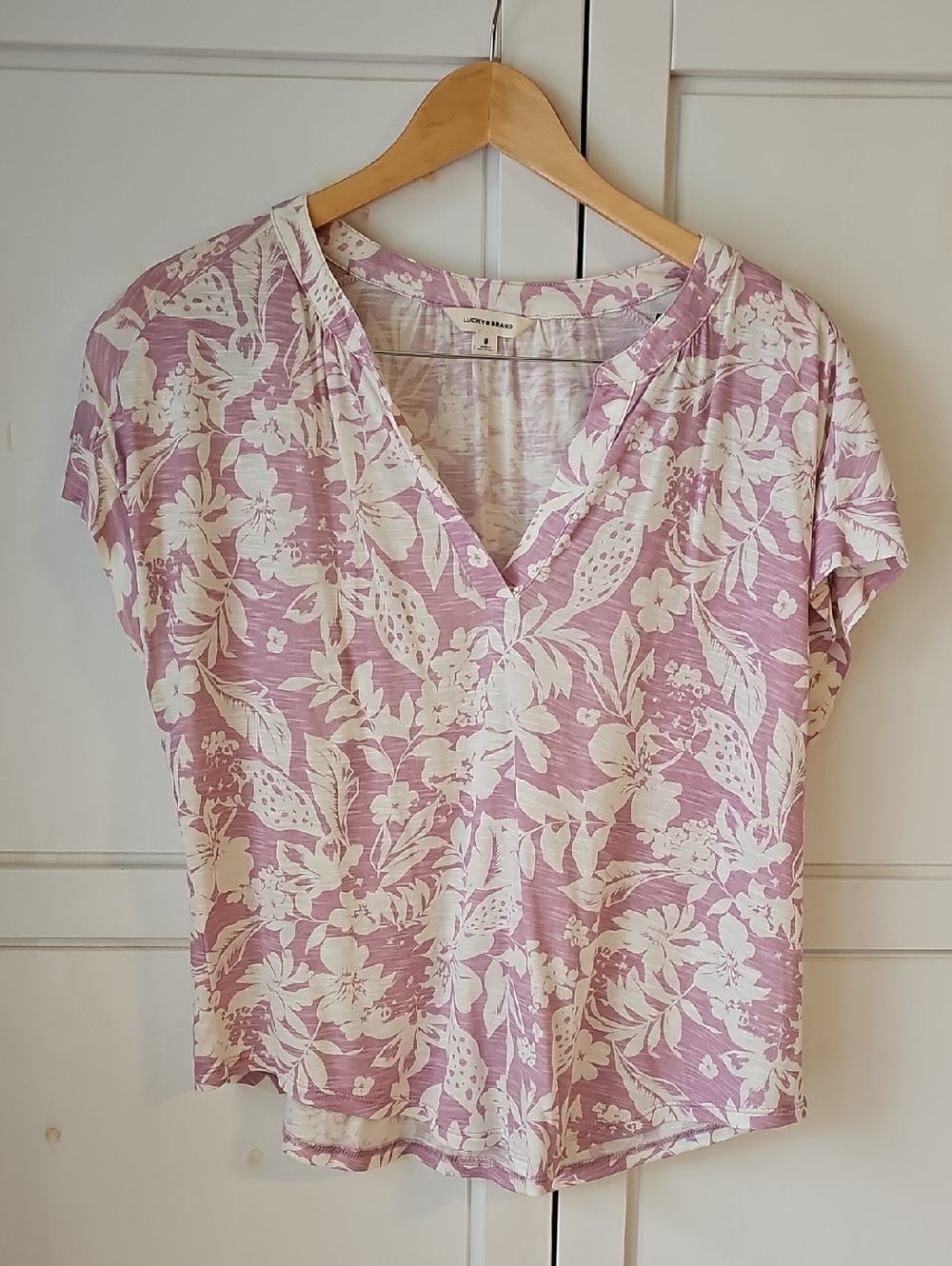 Lucky Brand Light Pink Floral V-Neck Women's Top